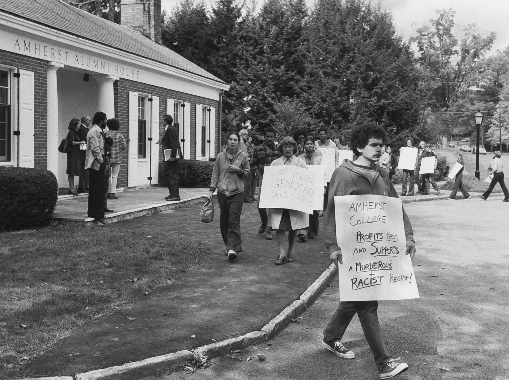 Picketers outside the fall Board of Trustees meeting, 1977